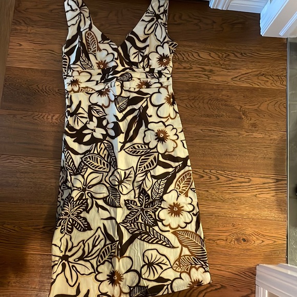 Dress. Size 5 - Picture 1 of 4